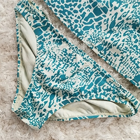 NWT, very pretry bathing suit. Size M - Picture 3 of 7